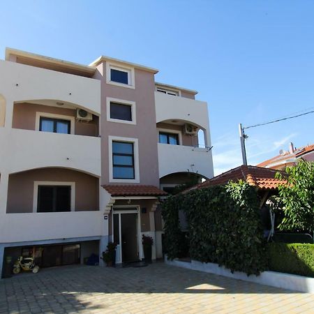 Apartments Lili Biograd Na Moru Bagian luar foto