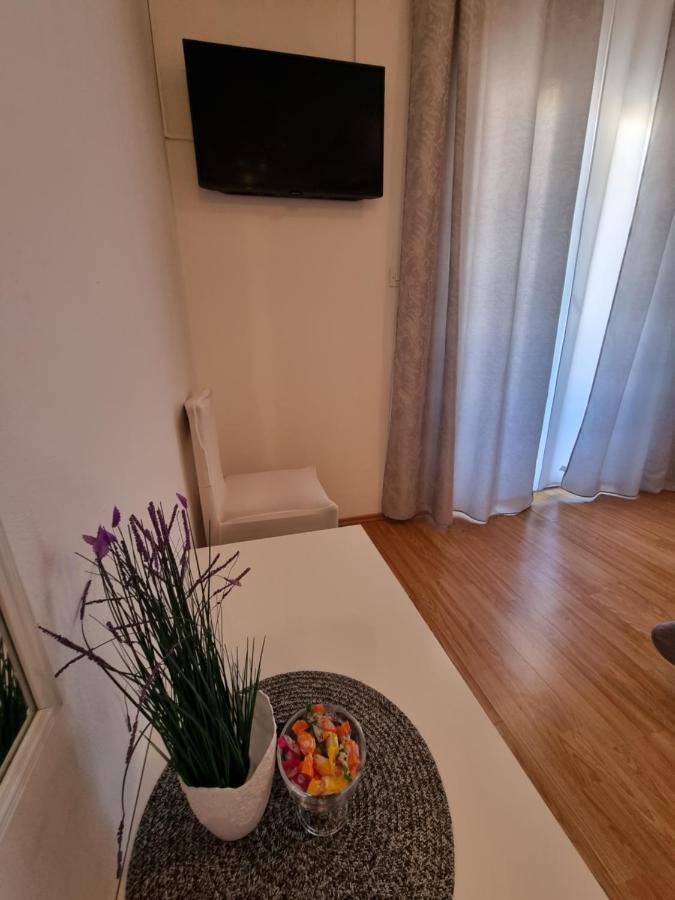 Apartments Lili Biograd Na Moru Bagian luar foto