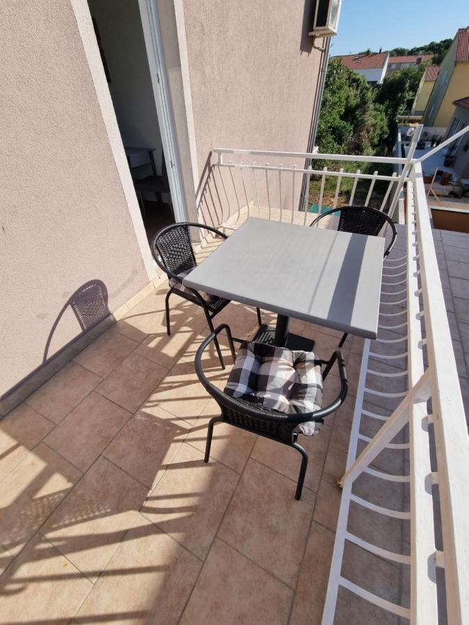 Apartments Lili Biograd Na Moru Bagian luar foto