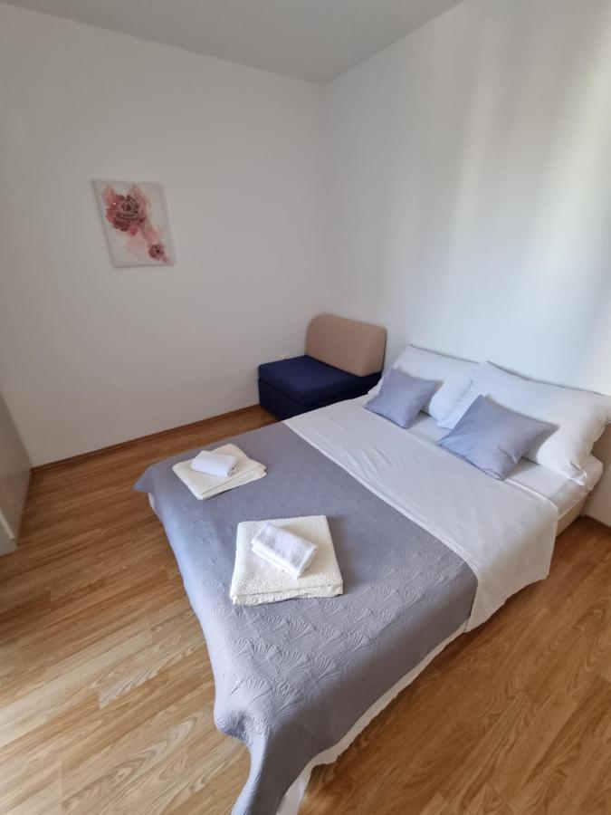 Apartments Lili Biograd Na Moru Bagian luar foto