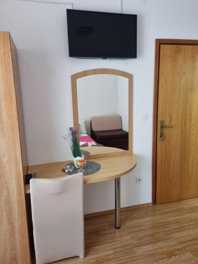 Apartments Lili Biograd Na Moru Bagian luar foto