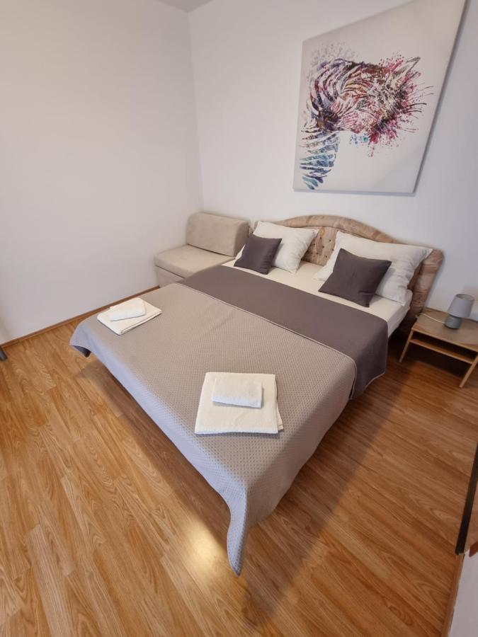 Apartments Lili Biograd Na Moru Bagian luar foto