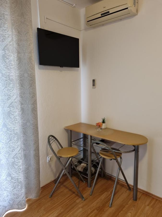 Apartments Lili Biograd Na Moru Bagian luar foto