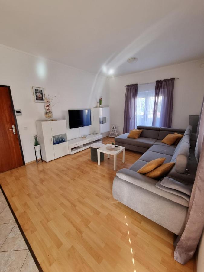 Apartments Lili Biograd Na Moru Bagian luar foto