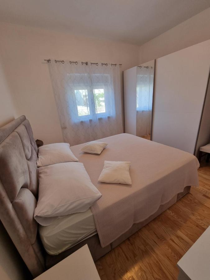 Apartments Lili Biograd Na Moru Bagian luar foto