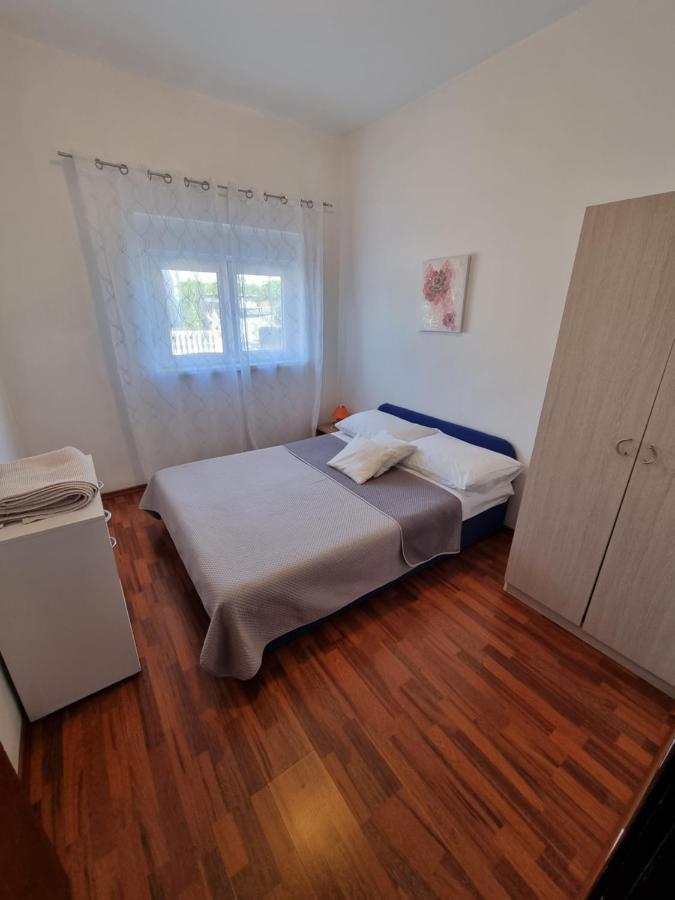 Apartments Lili Biograd Na Moru Bagian luar foto
