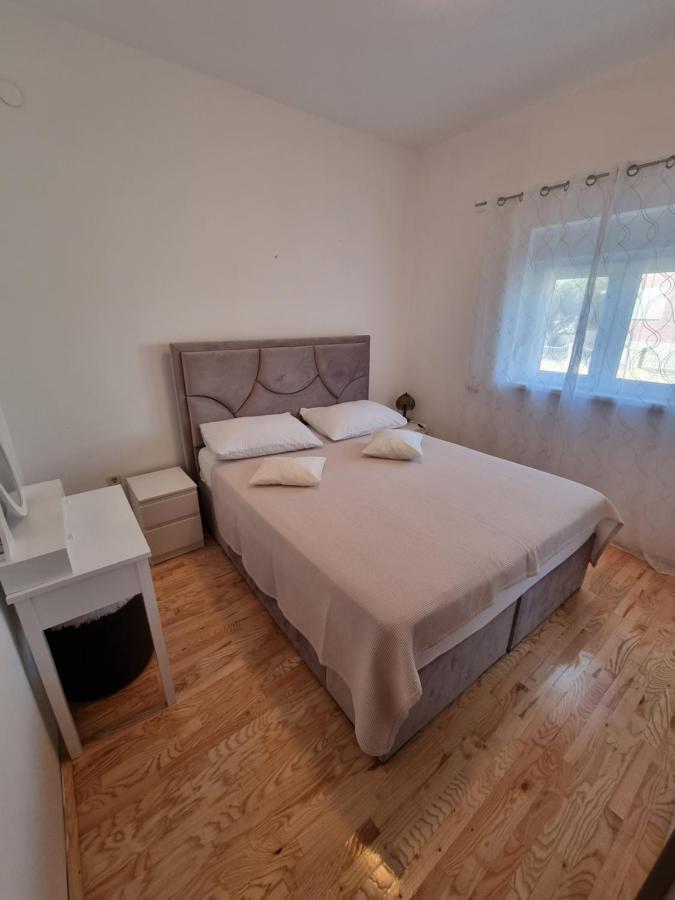 Apartments Lili Biograd Na Moru Bagian luar foto