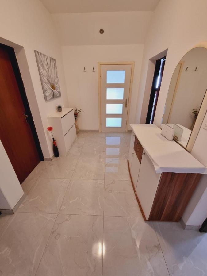 Apartments Lili Biograd Na Moru Bagian luar foto