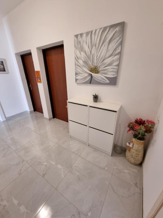 Apartments Lili Biograd Na Moru Bagian luar foto