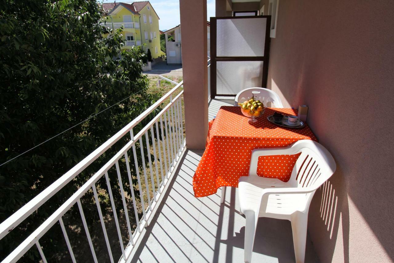 Apartments Lili Biograd Na Moru Bagian luar foto